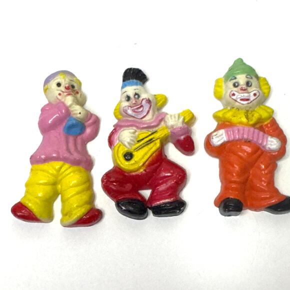 Vintage 3pc Clown Magnets Playing Instruments-Retro Fridge Plastic Magnets - Picture 1 of 4